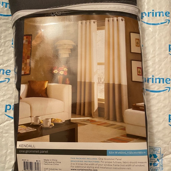 Dark grey and white curtain - Picture 1 of 2